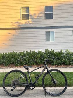 Trek FX 3 Disc Small Hybrid Bike – Carbon Fork – Hydraulic Brakes
