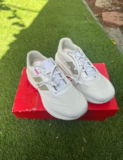 New Balance Women's Fresh Foam 680 Size 9.5