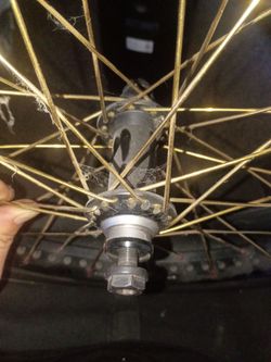 Fly magneto hubs with fly luner rims