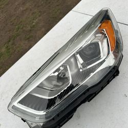 17-19 Ford Escape Driver  Headlight 