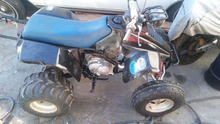 Suzuki quad 230cc cash 1000 or Best offer