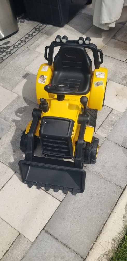 Kids Trax Frontloader Ride on Toy Still Works Just Missing the Charger and Battery