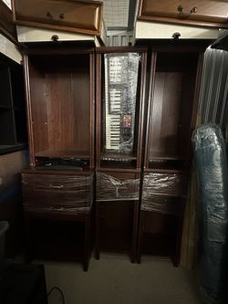 3 Dressing Closet Units 