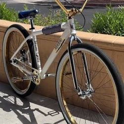 Throne Modelo 29” Special Edition 