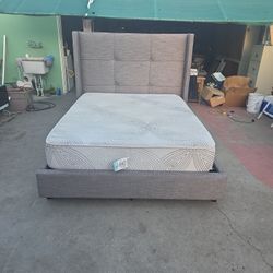 Modern Queen Size Bed 