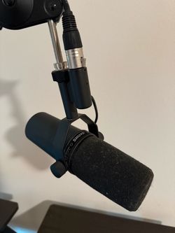 Shure SM7B Microphone + Boom Arm & Cables
