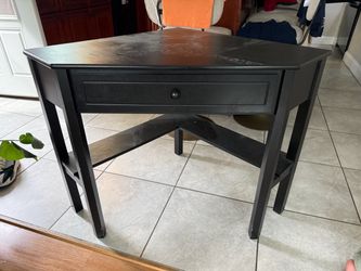 Corner desk