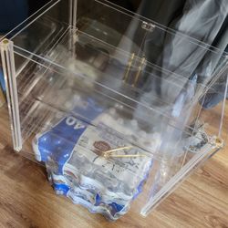 FOOD DISPLAY WITH TONGS USED FOR 1 MONTH  3 SHELFS  2 DOORS  SELLING FOR 150.00  
