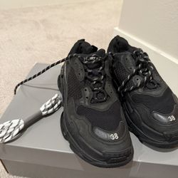 Balenciaga Triple S Sneakers 38, Runs Large 8.5