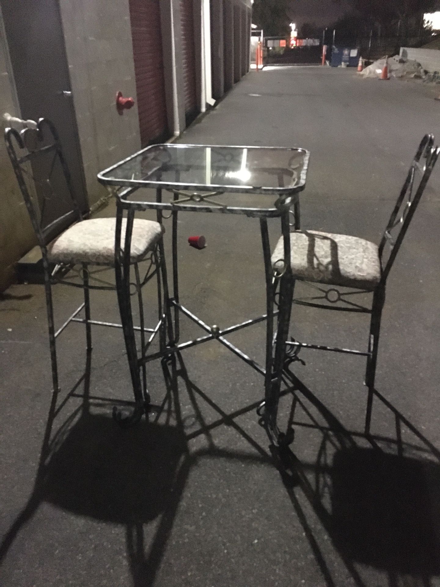 A Set Of High Table With Glass Top  2 High Chairs!