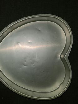 Used Valentine's Day Baking Pan And 4mini Pans
