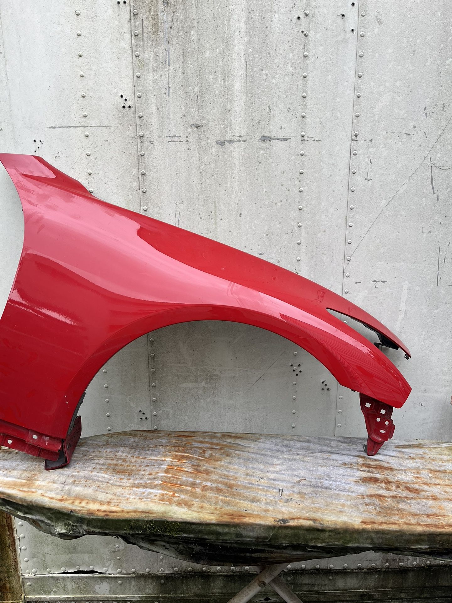 Infiniti G37s coupe red front fenders