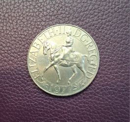 1977 QUEEN ELIZABETH II SILVER JUBILEE COMMEMORATIVE COIN