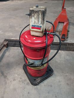 Lincoln Industrial Pneumatic Grease Pump & Rolling Drum