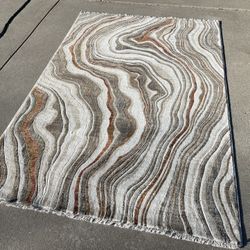 Cool Swirl Pattern Area Rug (5’3”x7’10”)