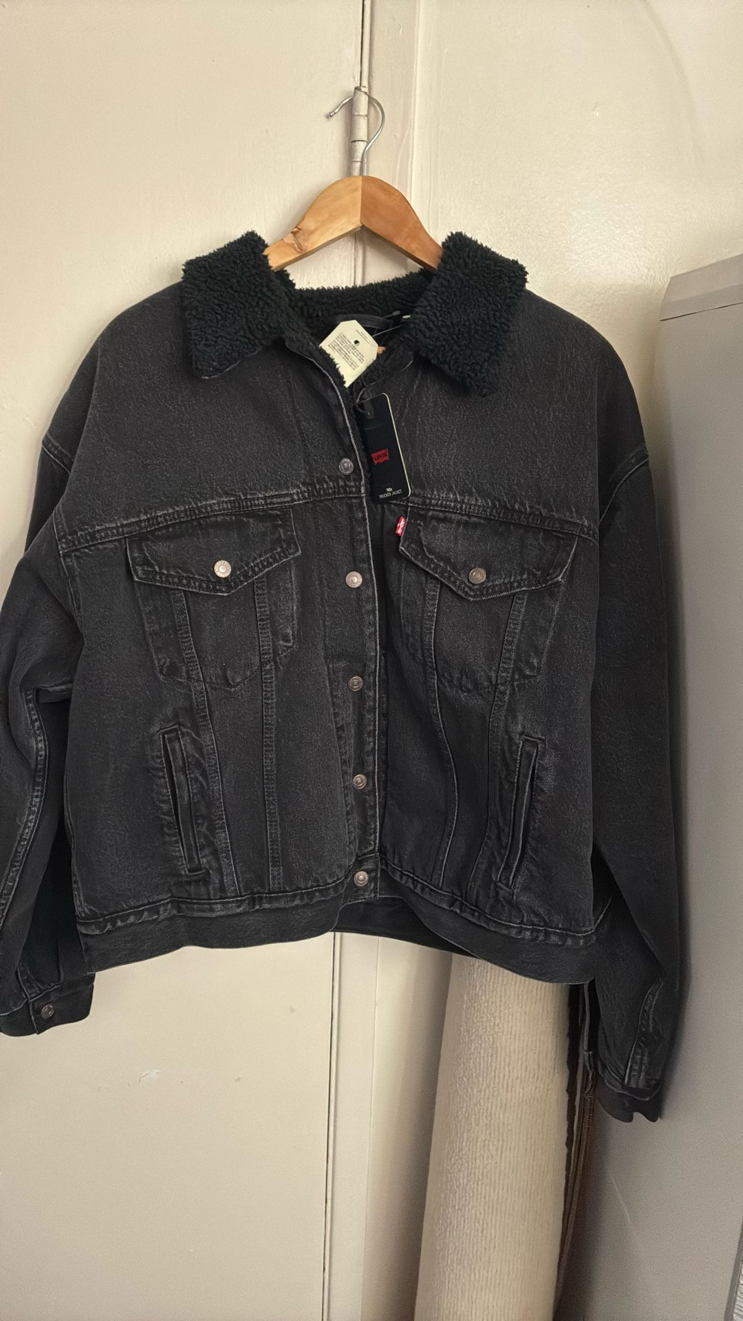 New Levi Women’s  Sherpa Trucker Jacket