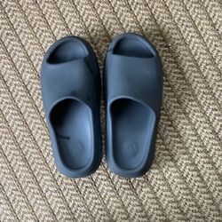 Yeezy Slides 