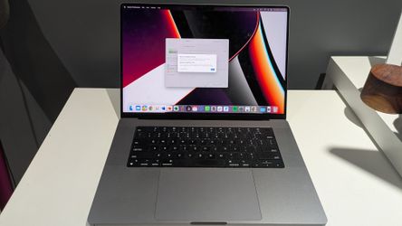 MacBook pro 16" M1 Pro 1tb SSD 16gb RAM