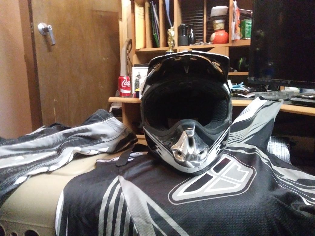 FLY HELMET JERSEY AND PANTS