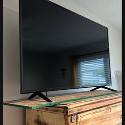 44” Flat Screen TCL TV 