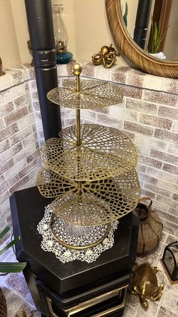 Lilypad display shelf