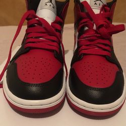 Air Jordan 1 MID