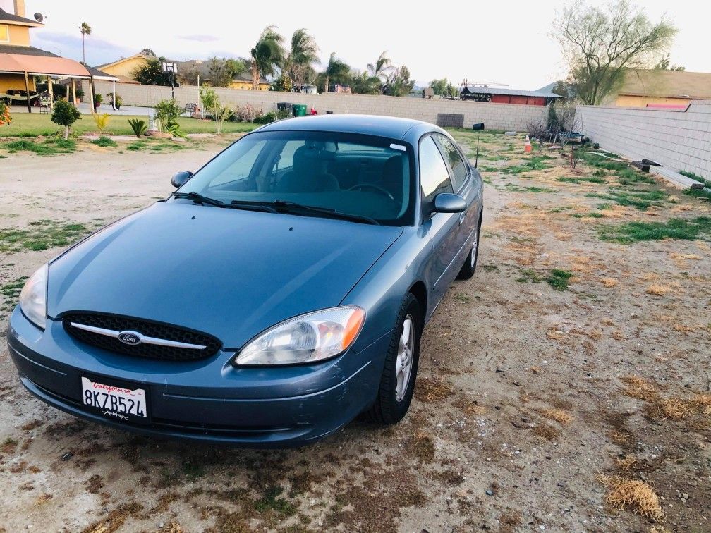 2000 Ford Taurus