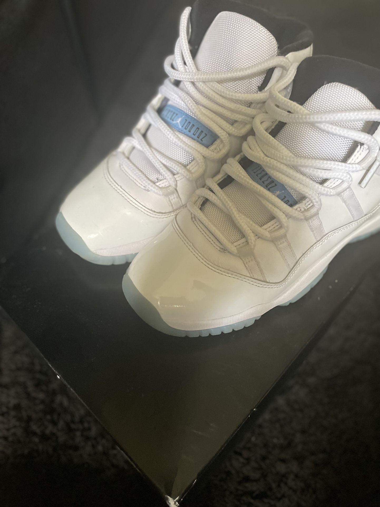 Jordan 11 Legend Blue Size 7