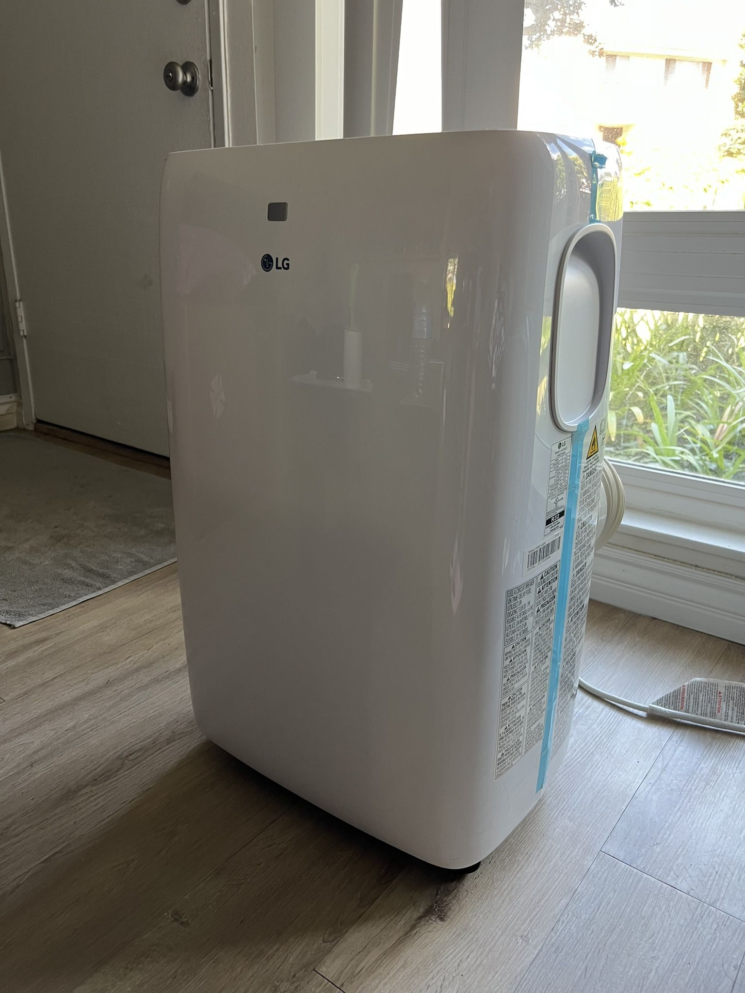 LG Portable Air Conditioner Model LP0621WSR