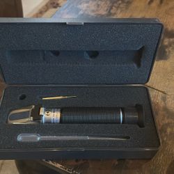 Sybon Salinity Refractometer With ATC-brand New In Case