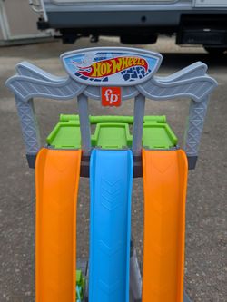 Hot wheel stunt track