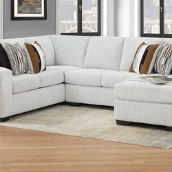 Shay Artic Sectional With Striking Pillows 