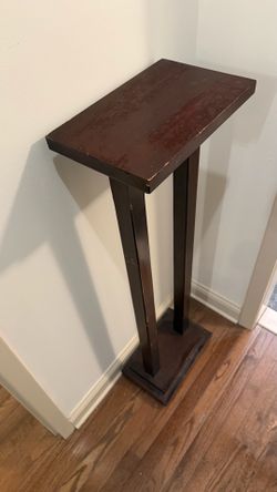 Gorgeous solid wood pedestal