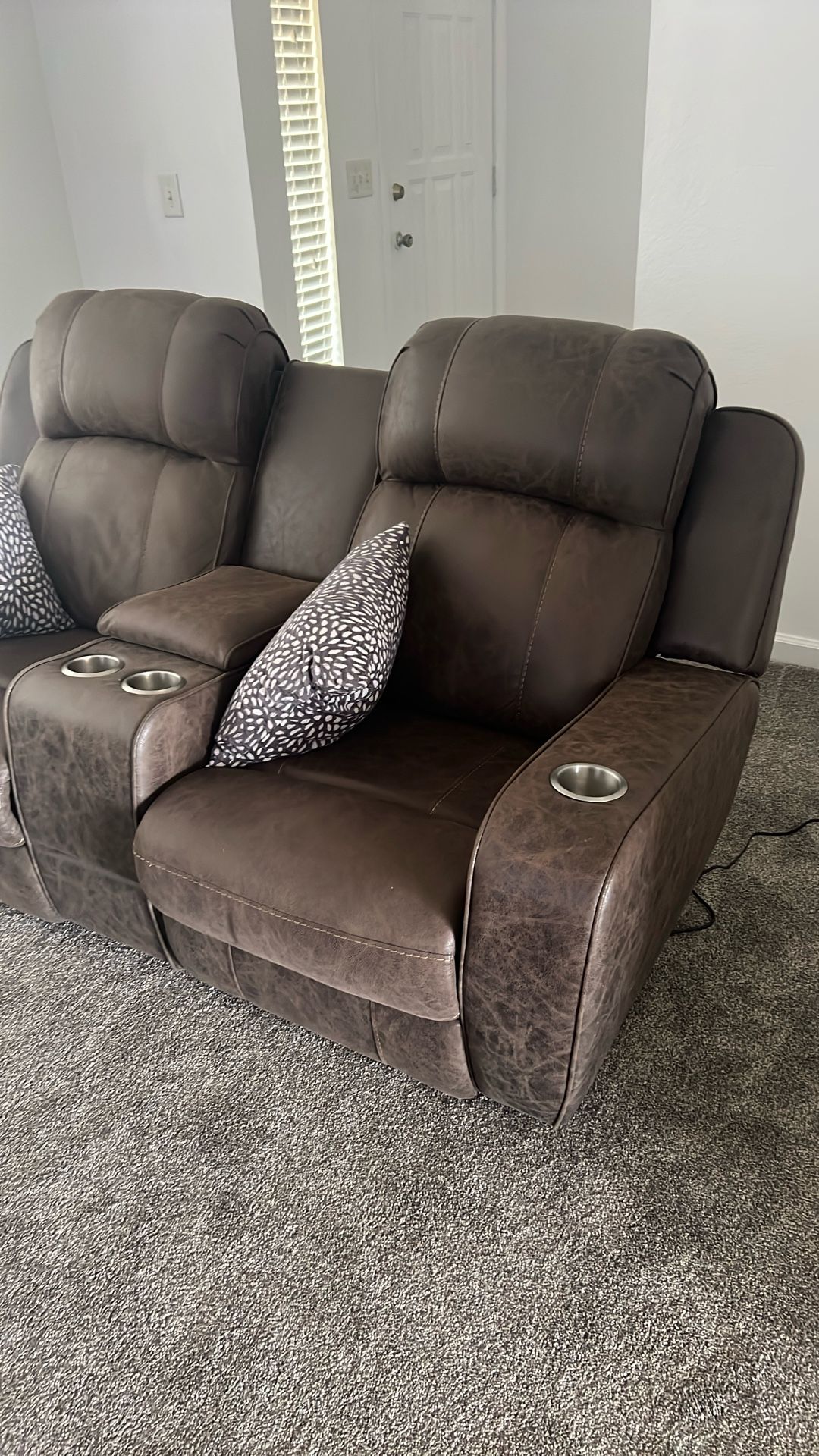 Luxury 3-Piece Reclining Sectional Set w/ USB, Lights, Storage – Like New!
