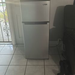 Medium Sized Fridge 