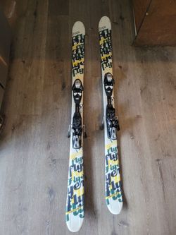 Salomon flyer twin tip skis