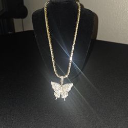 New Bling Out Butterfly Charm With Necklace 
