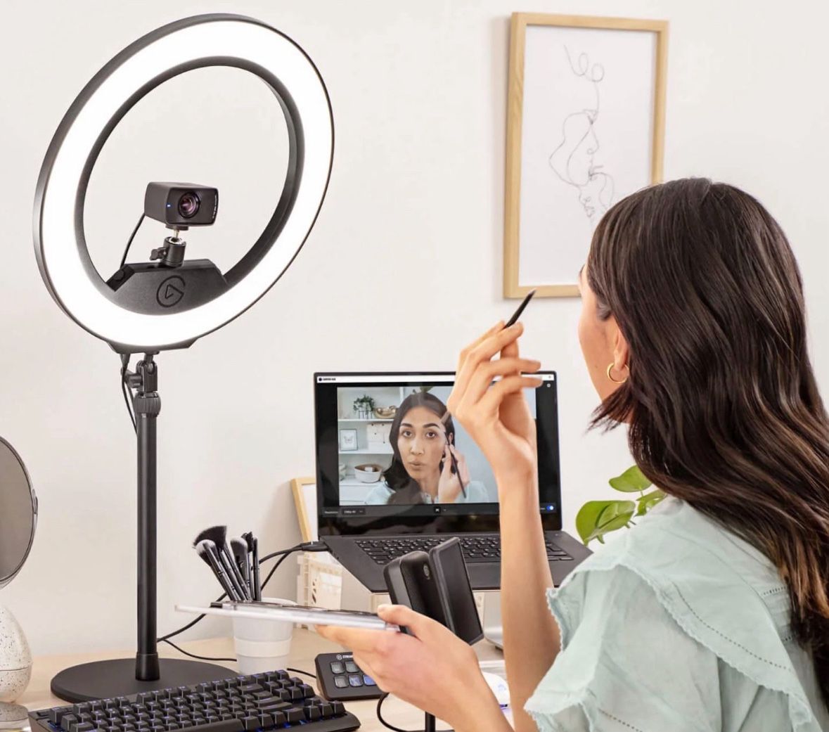 Elgato Ring Light - Premium 2500 Lumens Light with desk clamp and ball mount for Streaming, TikTok, Insta, Home Office. Light temperature & brightness