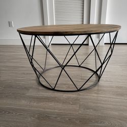 Ahart Frame Round coffee table