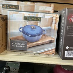 41 & Main Flower Shaped Dutch Oven 