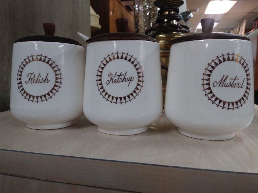 Three piece condiment set