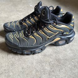 Nike Air (Black/Gold)