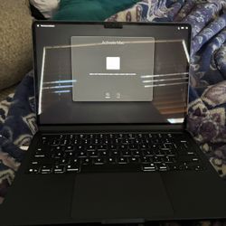 MacBook Air //Apple M4 ///16 GB memory ///250 