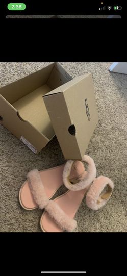 Ugg sandals size 7