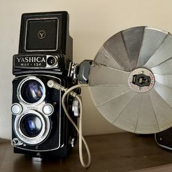 Vintage Yashica Mat-124 TLR Camera