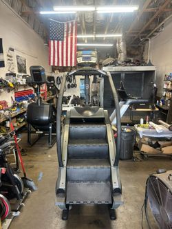 Stairmaster SM5 Stepmill With D1 Console (Delivery Included)