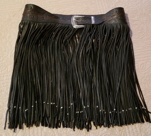 Leather Belt w/leather Fringe & Western Tooling (🚫SCAMMERS.🚫TIME WASTERS. SERIOUS BUYERS PLEASE)