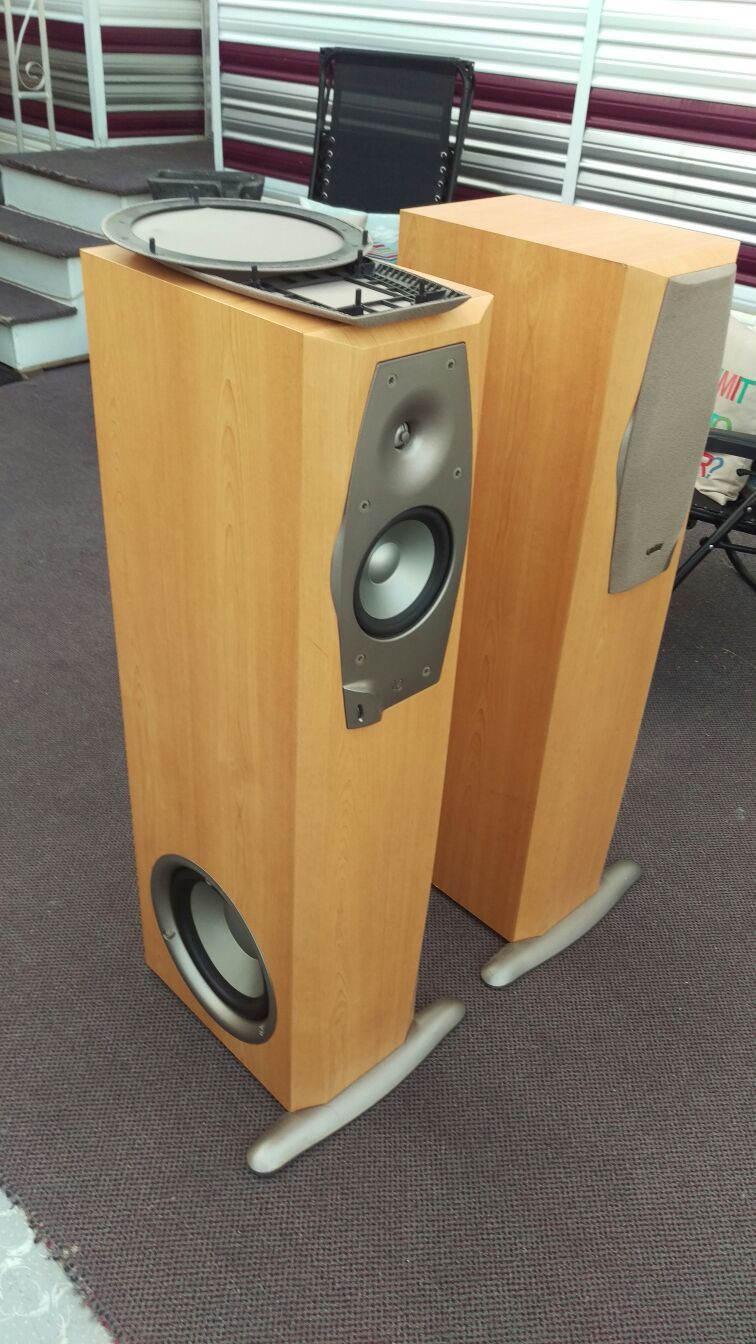 Infinity interlude IL50 tower speakers with built in sub woofer for