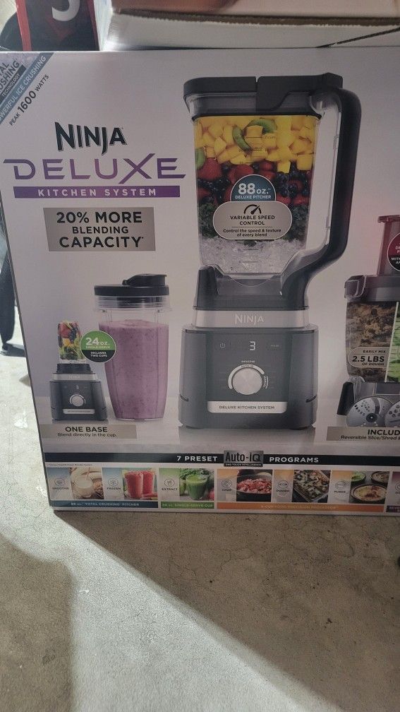 Attachments of Ninja Deluxe Kitchen System 