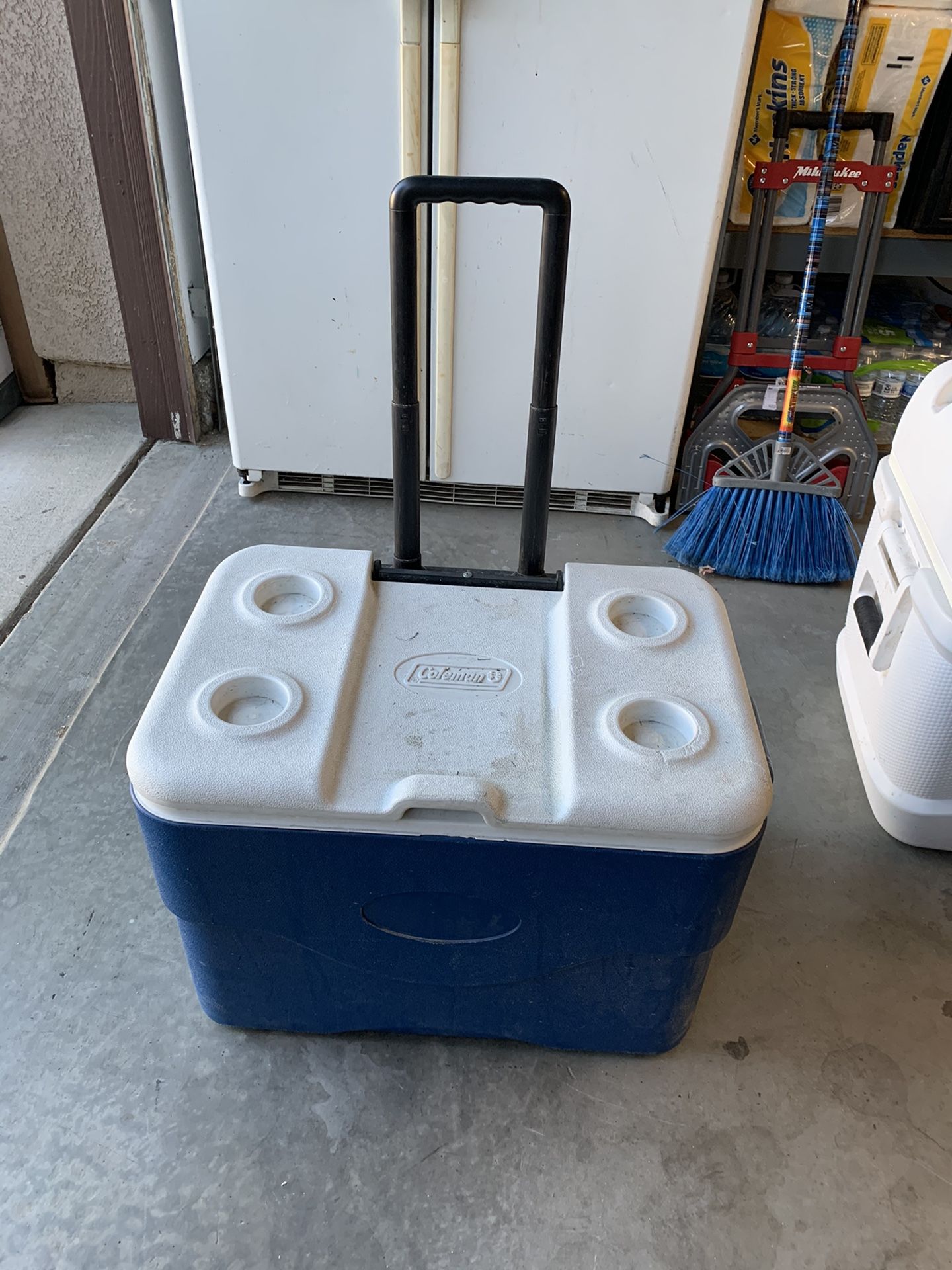 Coleman roller cooler with handle